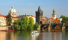 Чехия запретила транзит россиянам без виз