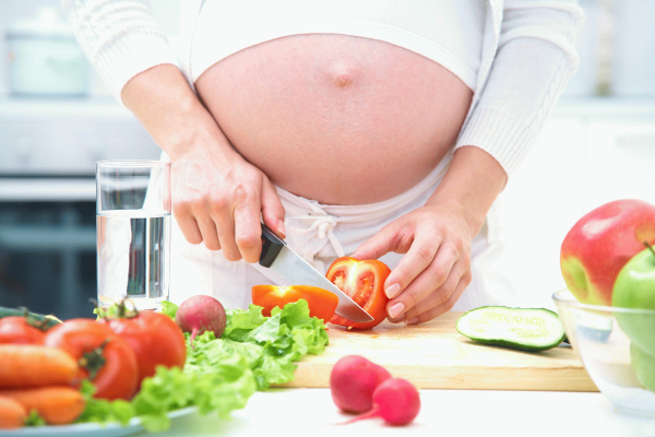 Как нужно питаться во время беременности