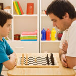 «Сыграем?» Почему ребенка обязательно надо научить игре в шахматы