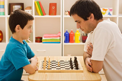 «Сыграем?» Почему ребенка обязательно надо научить игре в шахматы