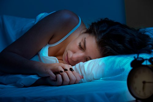 Лікарі назвали 5 факторів, на які впливає тривалість сну