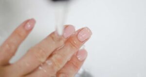 golaja pravda kak nosit samyj trendovyj njudovyj manikjur f66b1fc