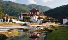 Зачем российские туристы едут в Бутан?